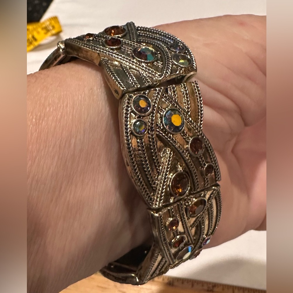 Gold‎ and Cored Rhinestone Stretch Bracelet